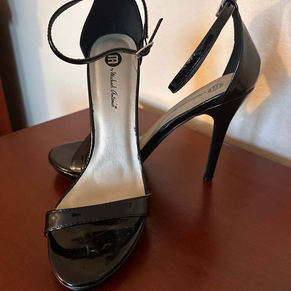 Michael Antonio Glossy Black Heels